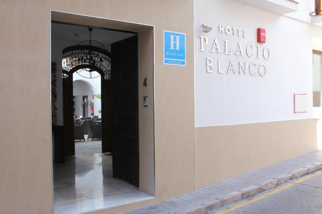 Hotel Palacio Blanco Velez Malaga Exterior photo