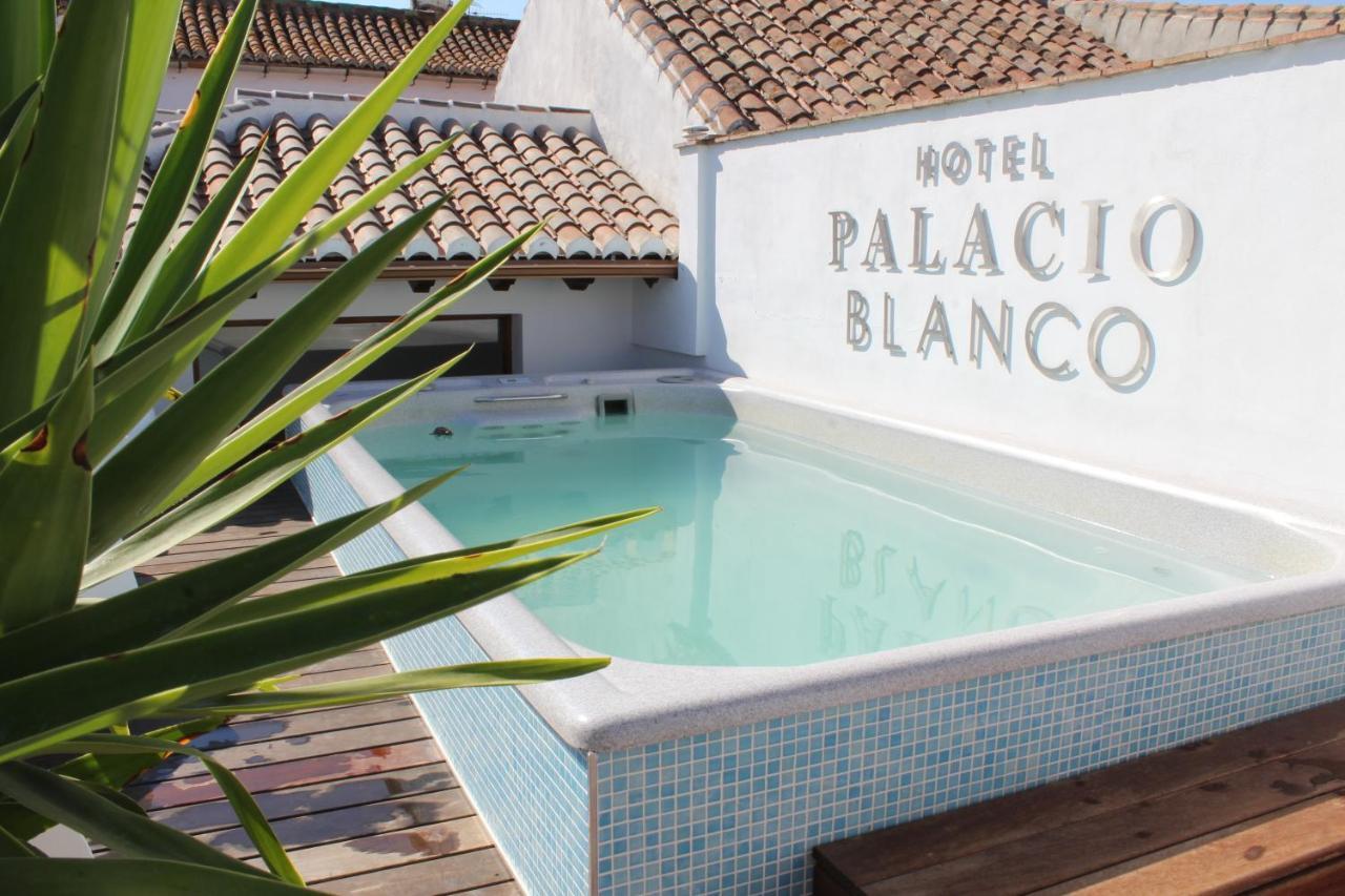Hotel Palacio Blanco Velez Malaga Exterior photo